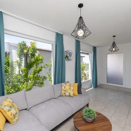 Ivan Apartman *