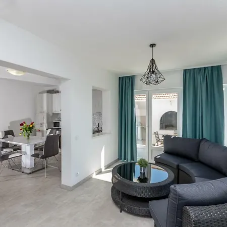 Ivan * Τρογκίρ